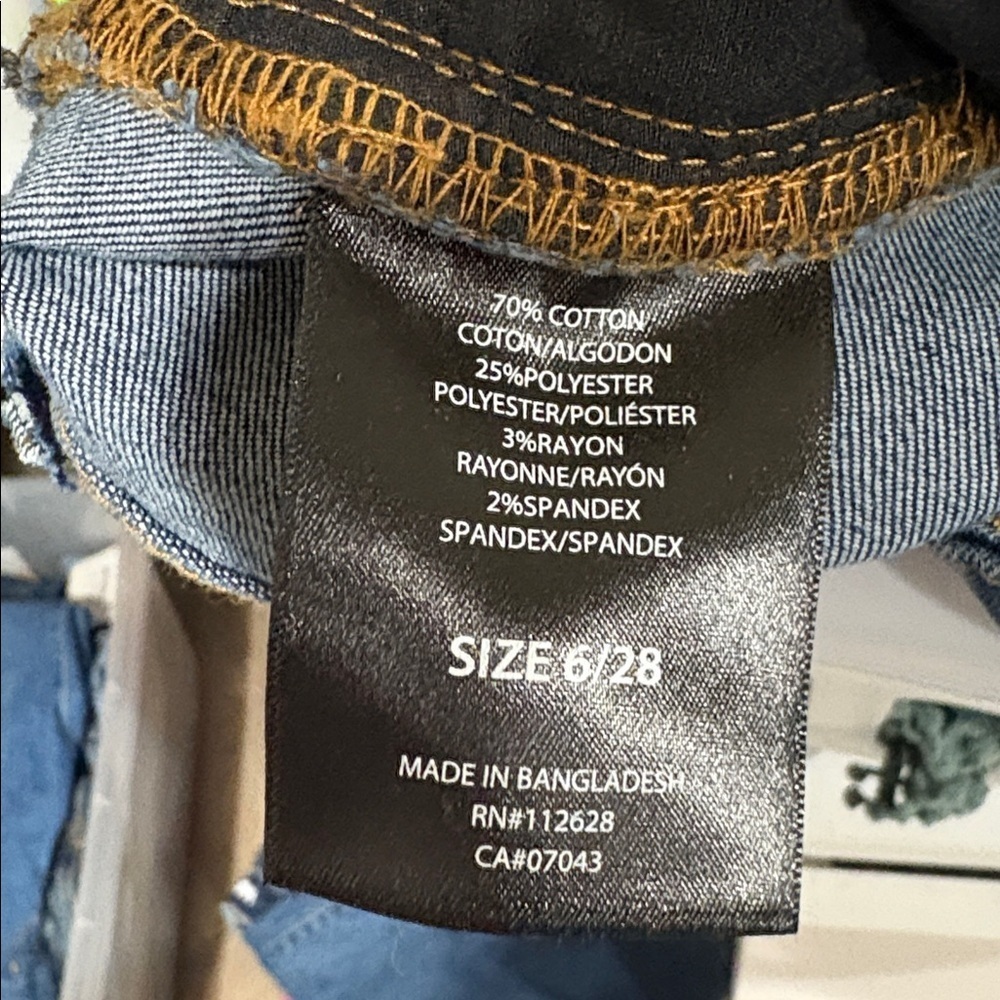 Tahari Kelly Mid Rise Skinny jeans Women’s Size 6 - Picture 4 of 7